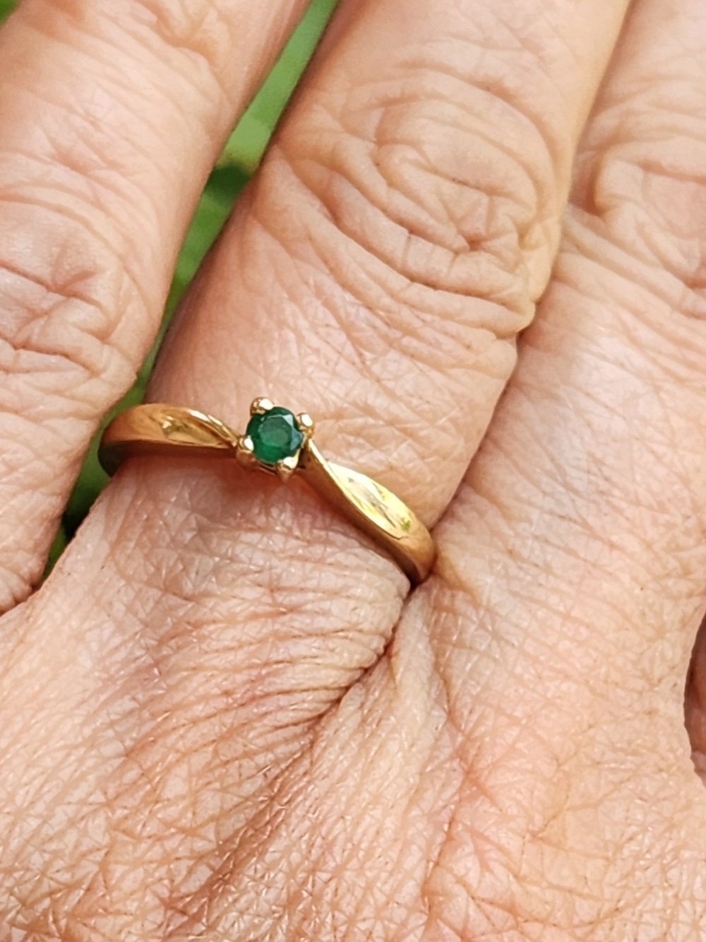 14k & Emerald Dainty Ring - Elegant Women's Jewelry